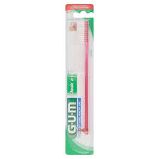 G.U.M spazzolino classico 411 rimuove efficacemente la placca causa di carie e malattie gengivali